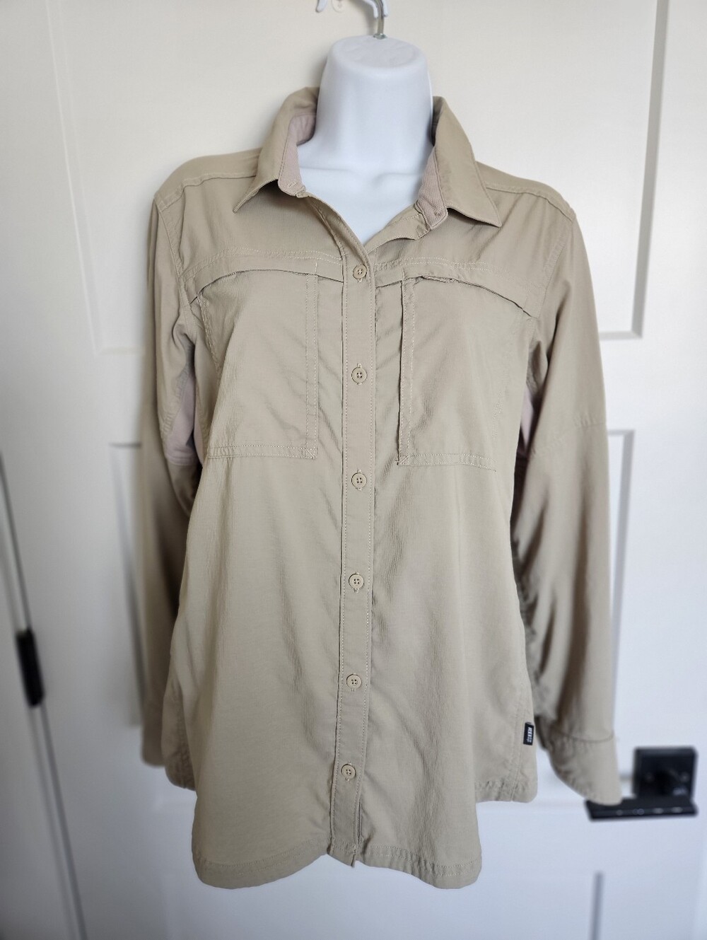 REI Light Khaki Button-Front Long Sleeve Shirt MEDIUM